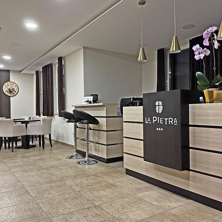 La Pietra Family Hotel เมจูโกเรีย ภายนอก รูปภาพ