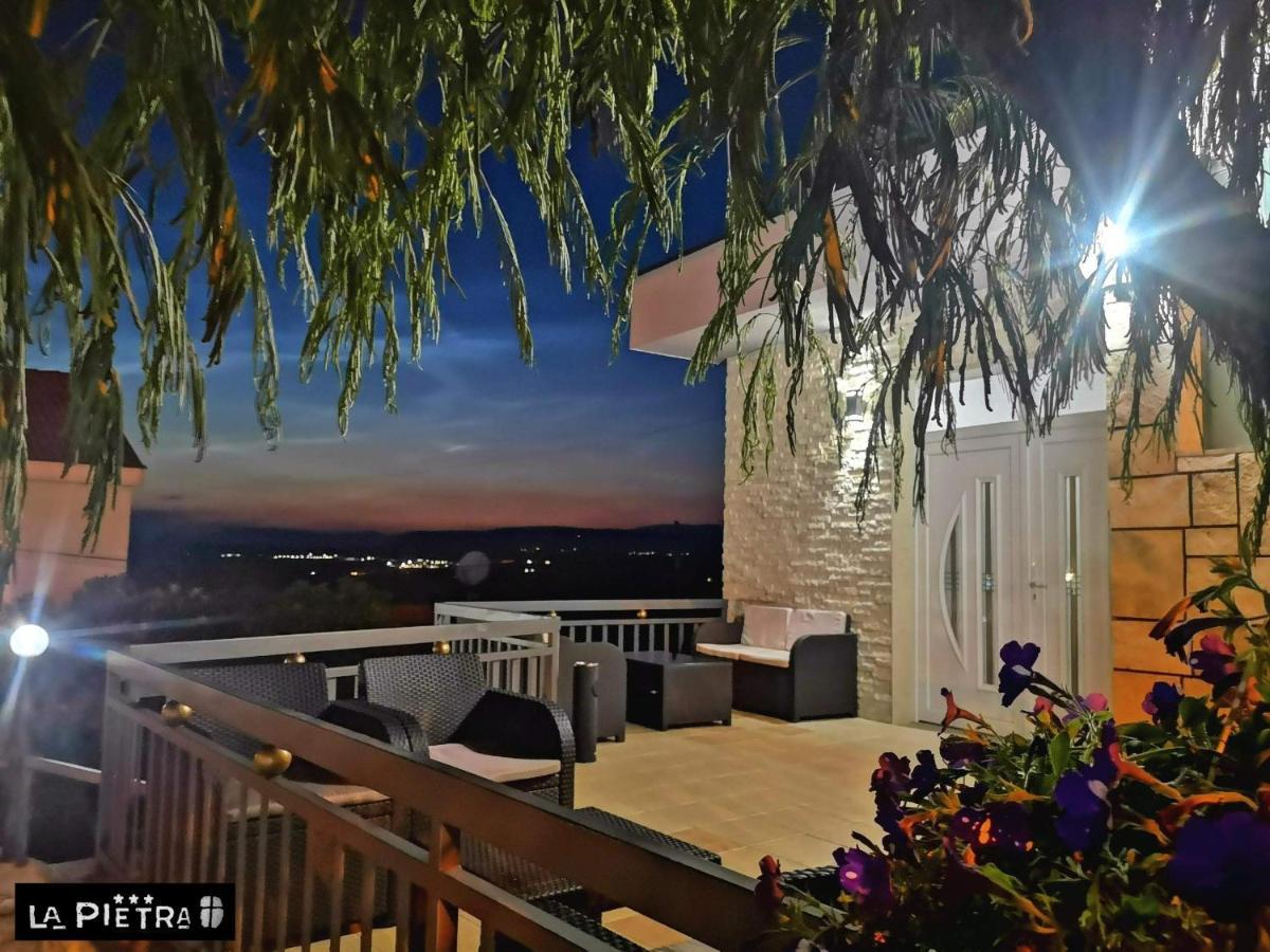 La Pietra Family Hotel เมจูโกเรีย ภายนอก รูปภาพ