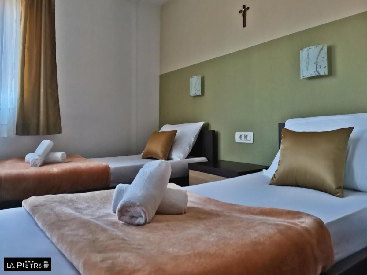 La Pietra Family Hotel เมจูโกเรีย ห้อง รูปภาพ