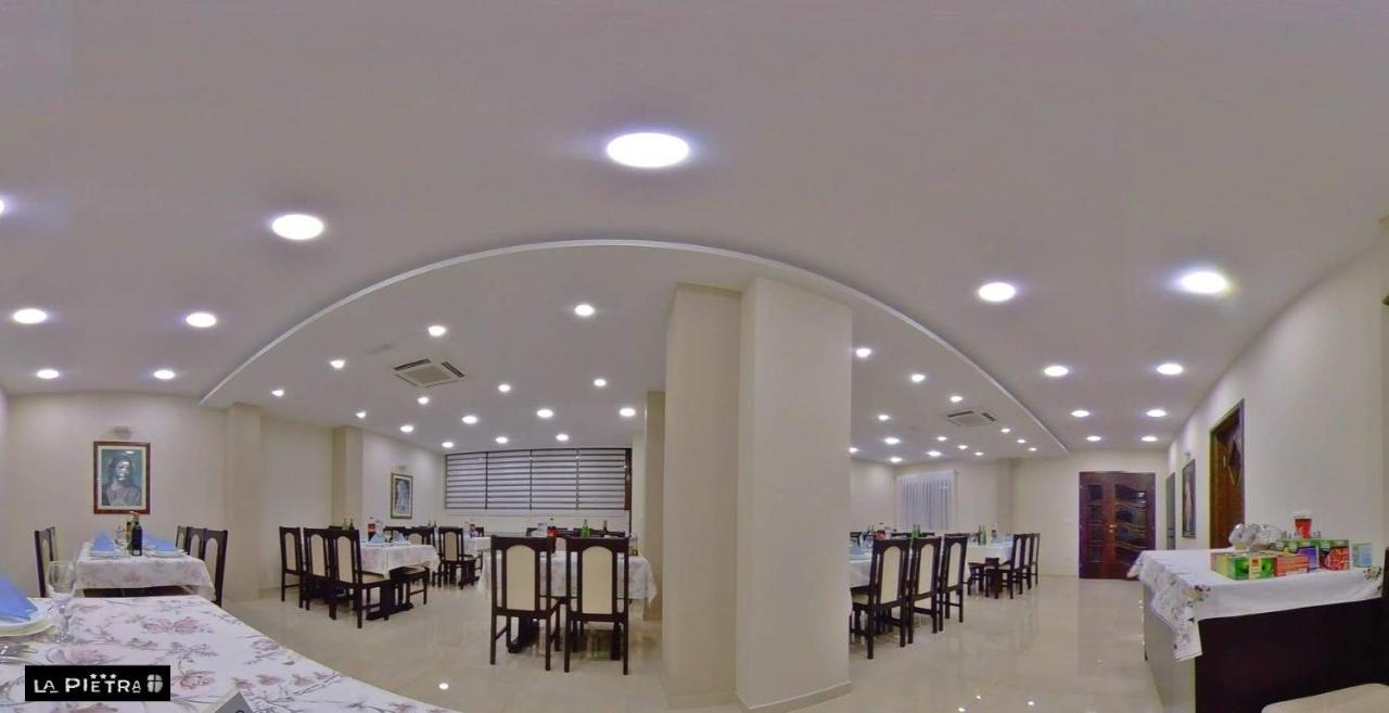 La Pietra Family Hotel เมจูโกเรีย ภายนอก รูปภาพ