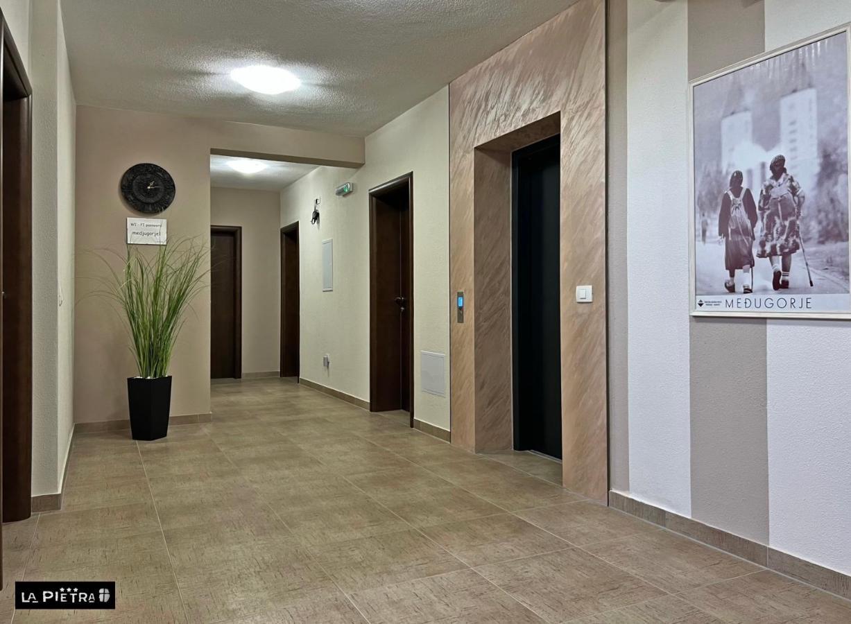 La Pietra Family Hotel เมจูโกเรีย ภายนอก รูปภาพ