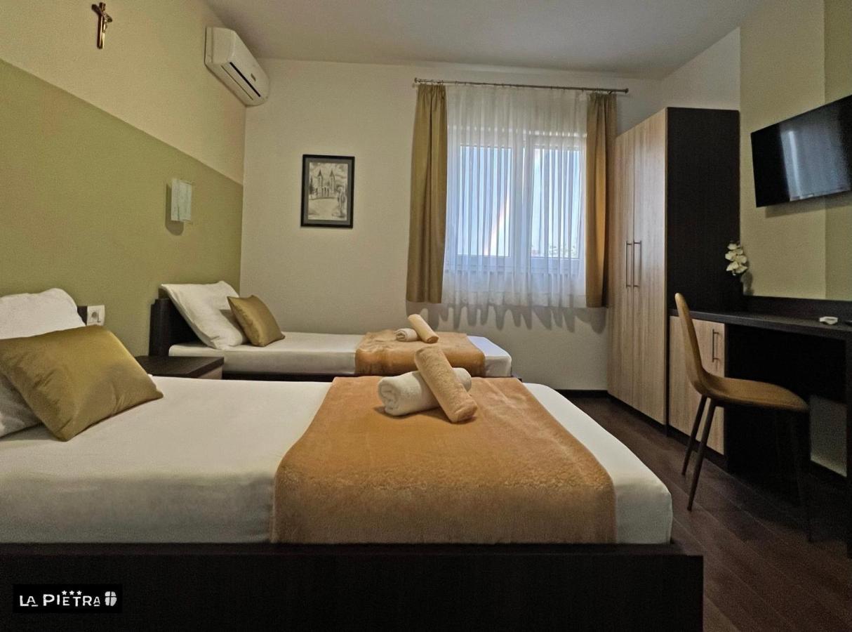 La Pietra Family Hotel เมจูโกเรีย ห้อง รูปภาพ