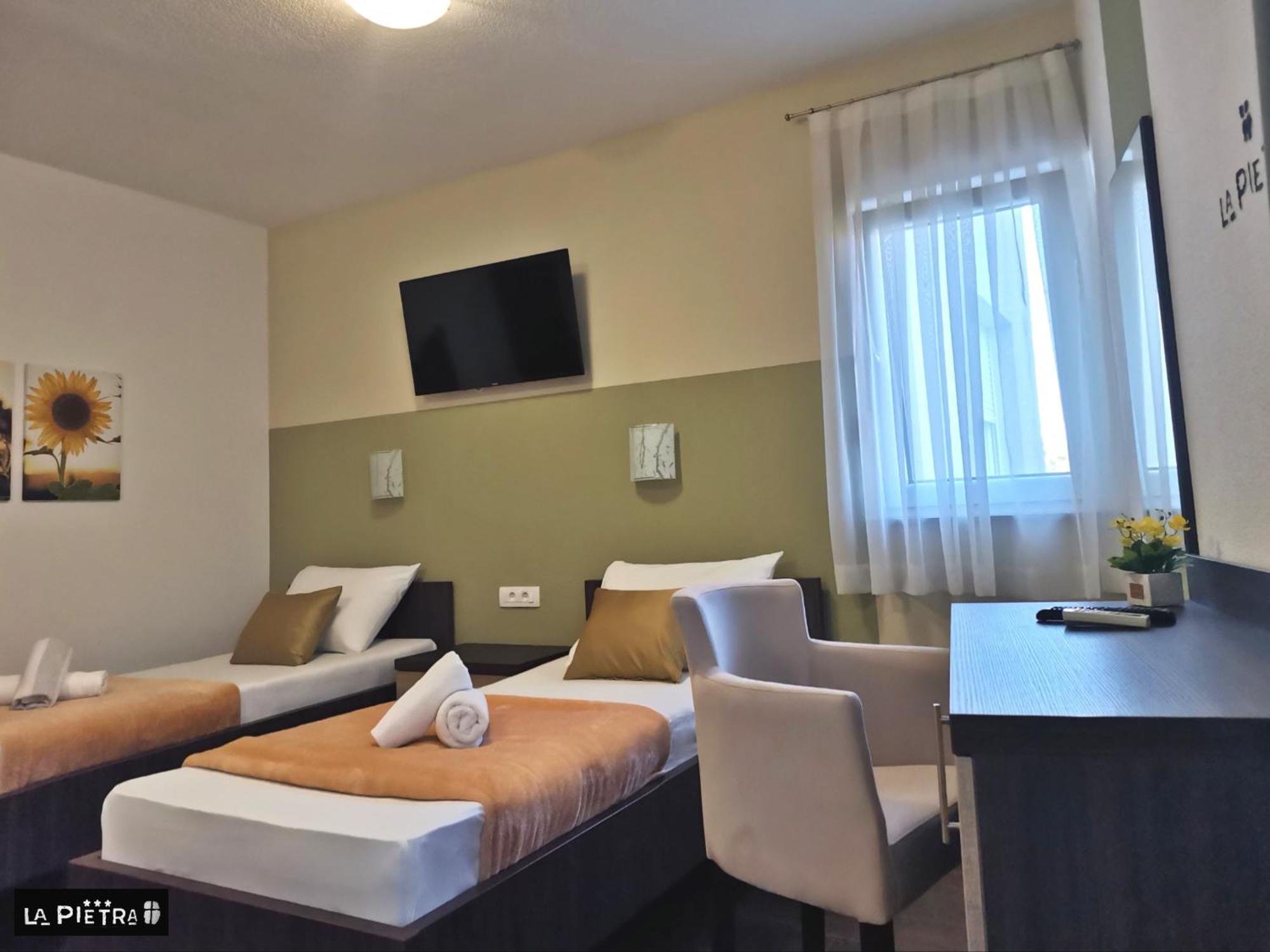 La Pietra Family Hotel เมจูโกเรีย ห้อง รูปภาพ