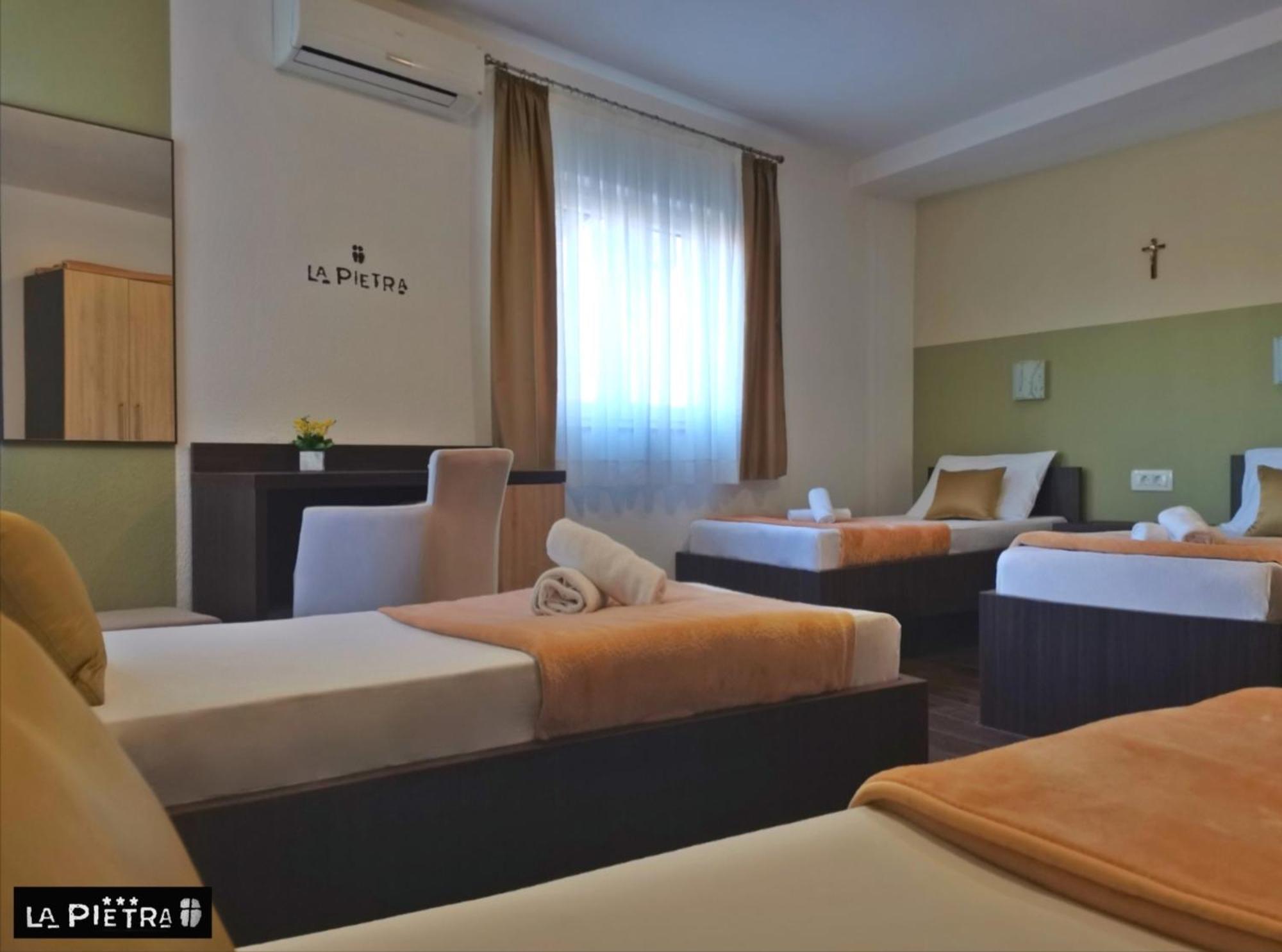 La Pietra Family Hotel เมจูโกเรีย ห้อง รูปภาพ